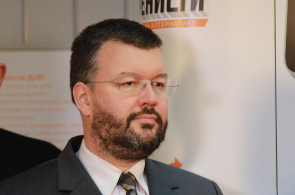 Profesor Antić: Dok neki profesori ne mogu da zarade platu za svoju porodicu, drugima kaplje strana valuta