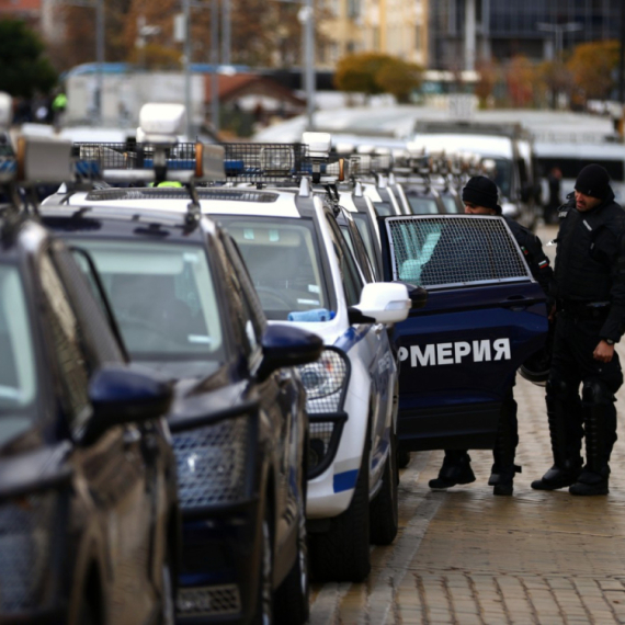 Muškarac ubio tetku, majku i sestru, pa zapalio kuću; Brat uspeo da pobegne