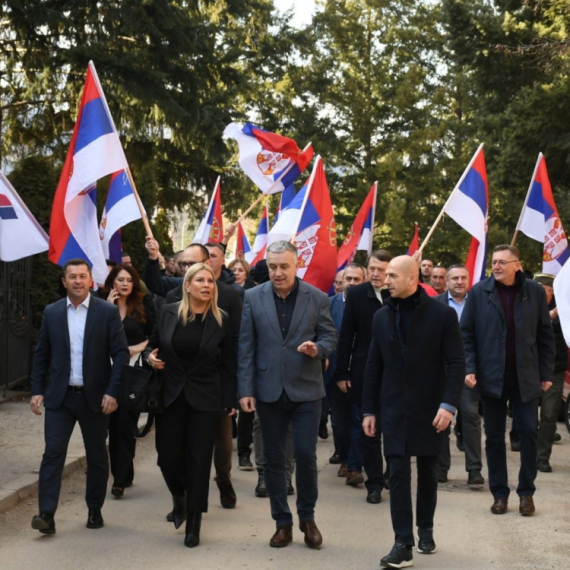 Srpska lista održala predizborni skup u Leposaviću: Da 9. februara budemo složni i jedinstveni FOTO