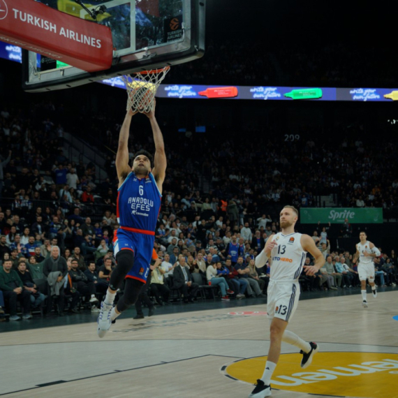 Efes srušio "kraljeve" – Brajant dominirao, Doužer umalo dvocifren
