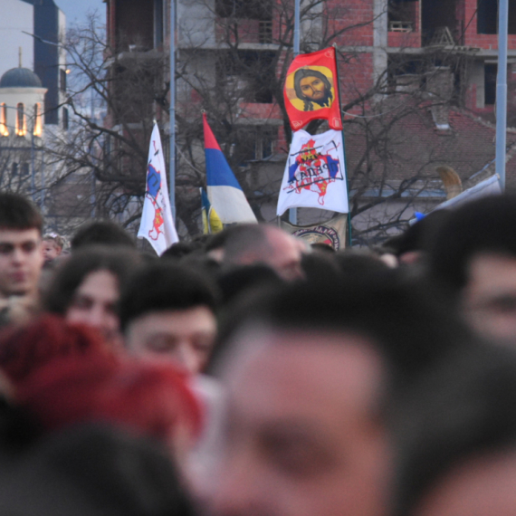 "Studenti" priznali velike uspehe Vučića: "Hvala što si nam sagradio puteve" VIDEO