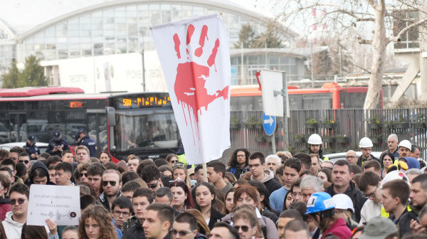 Blokaderi nastavljaju da obilaze kućne pragove neistomišljenika; Pretili majci Krsta Janjuševića