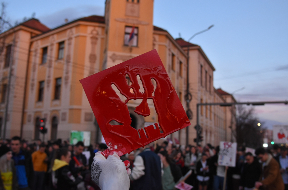 Blokaderi besni zbog nemoći; Vučićev foto-robot obojene revolucije ispostavio se tačnim