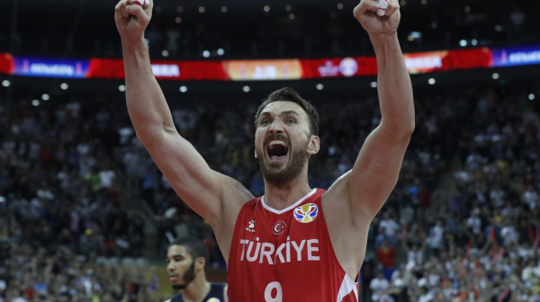 Igrao za Partizan, Seltikse, Kavse, Efes – Semih Erden završio karijeru VIDEO