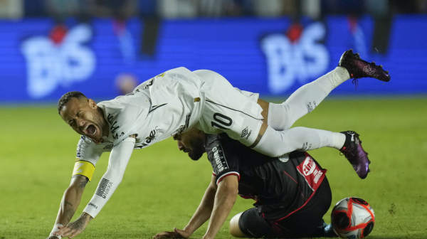 Nejmar zaigrao za Santos posle 12 godina – rivali ga nisu štedeli VIDEO