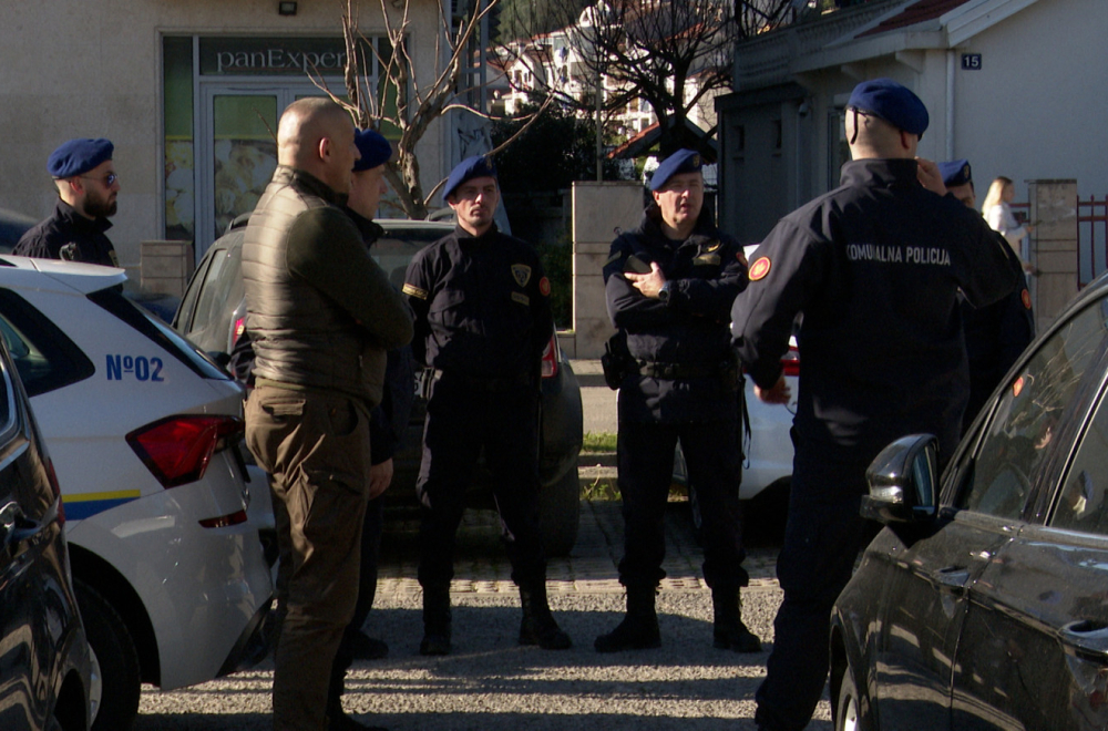 Izabran novi predsednik opštine Budva: Vraća se DPS? Kordon policije pokrivao teren FOTO