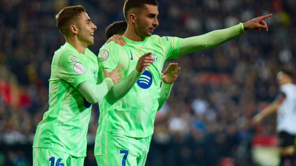 Barselona ponovo uništila Valensiju – het-trik Toresa sa polufinale kupa