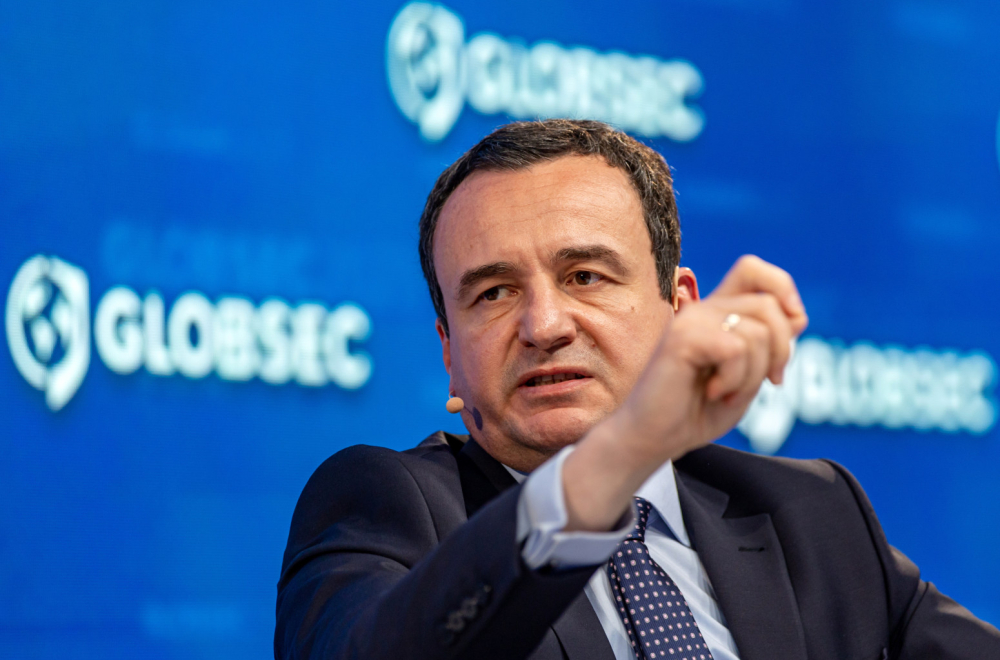 Šamar; Grenel očitao bukvicu Kurtiju: U zabludi si