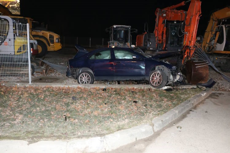 Filmska potera u Hrvatskoj: Divljao bez vozačke dozvole, urnisao automobil FOTO