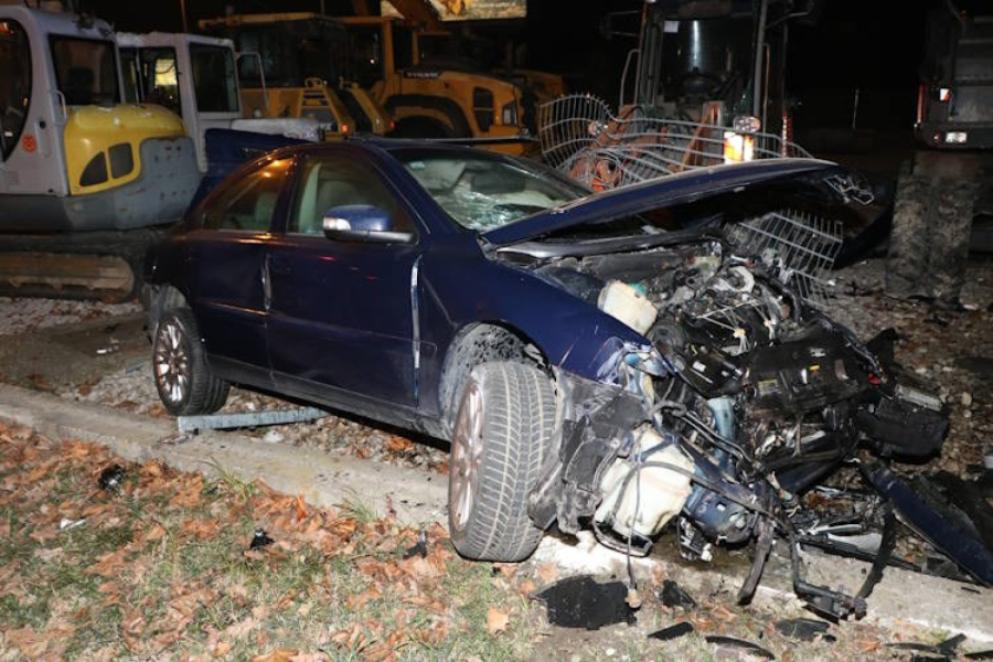 Filmska potera u Hrvatskoj: Divljao bez vozačke dozvole, urnisao automobil FOTO