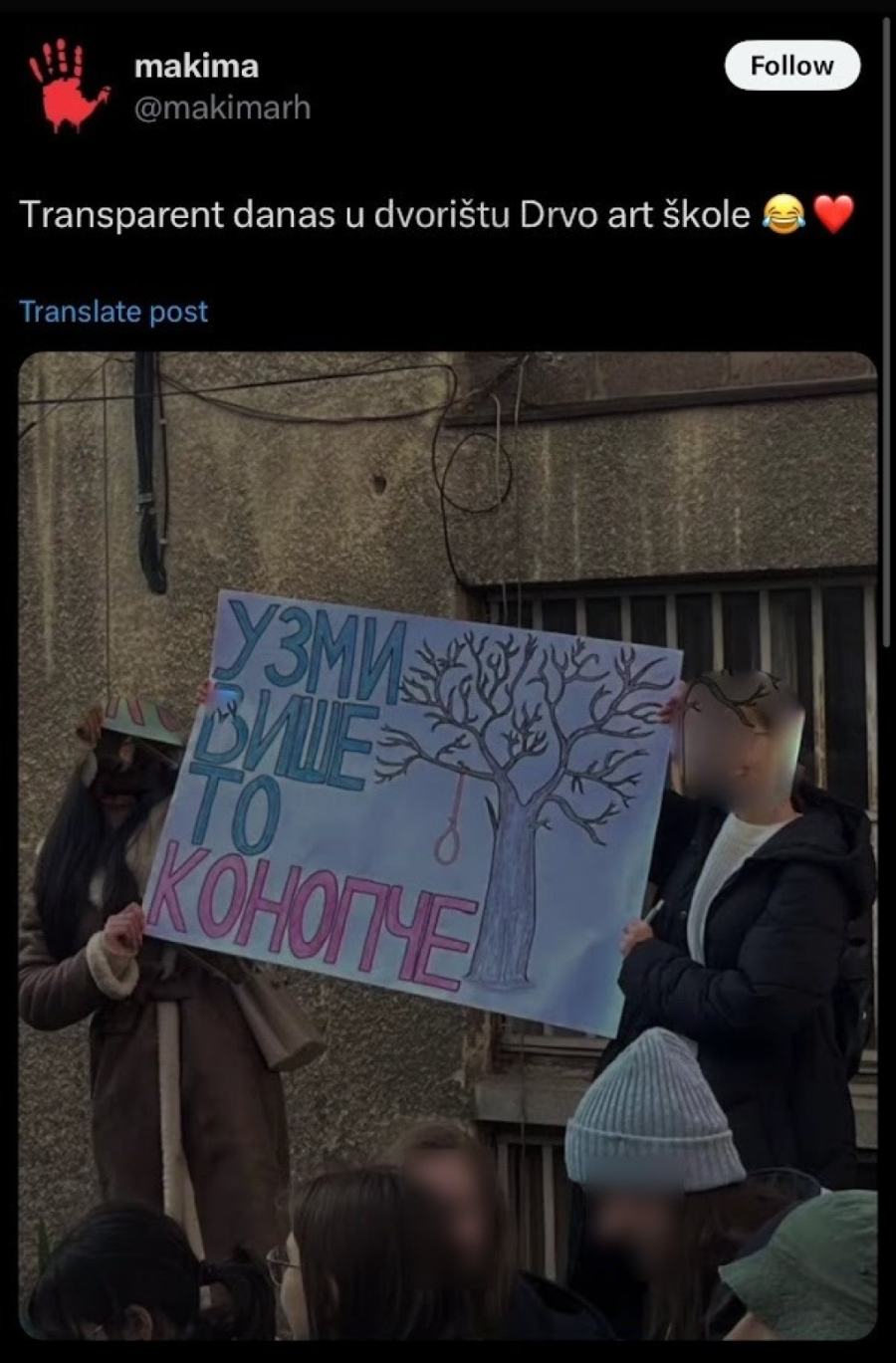 Nova zloupotreba dece u političke svrhe: Transparentom ispred škole pozivaju Vučića da se obesi FOTO