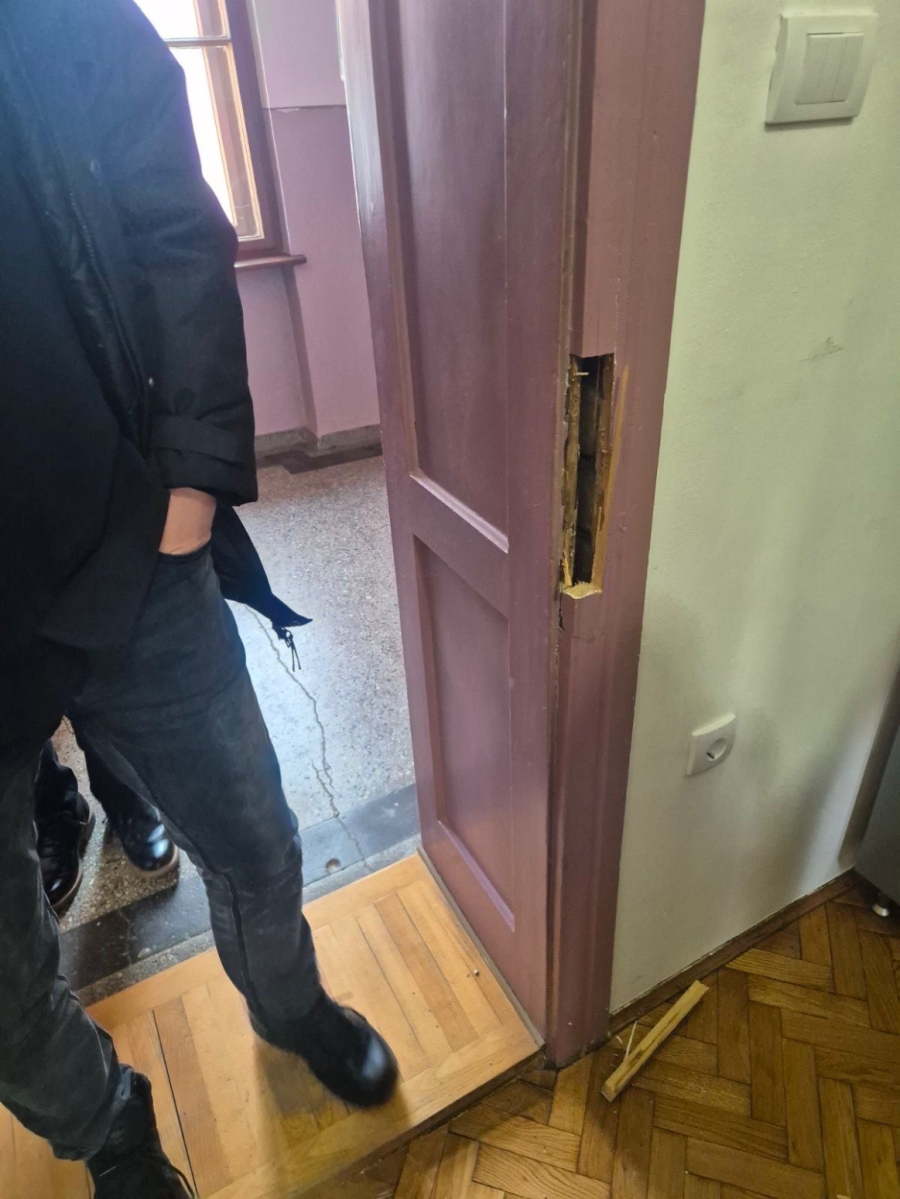 Upad opozicije u Bogatiću; Čuju se cika i lom; Sramne scene FOTO/VIDEO