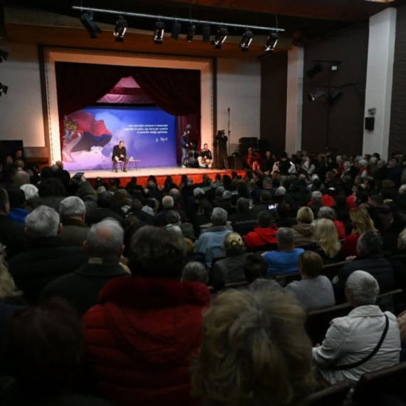 Vučić u Molu: Program stanova za mlade važan, u planu 60.000 stambenih jedinica FOTO/VIDEO