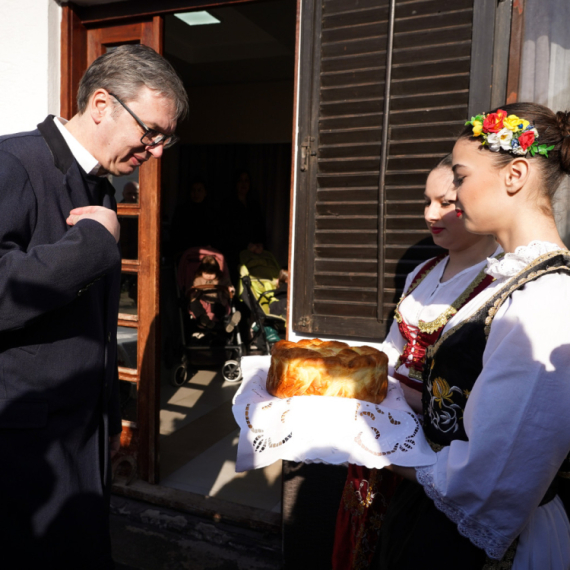 Vučić: Ova predivna porodica je primer kako se teškim radom napreduje