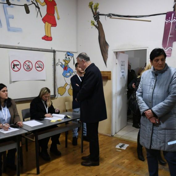 Srbi raseljeni sa KiM iz Beograda otišli na glasanje: Podrška sunarodnicima FOTO/VIDEO