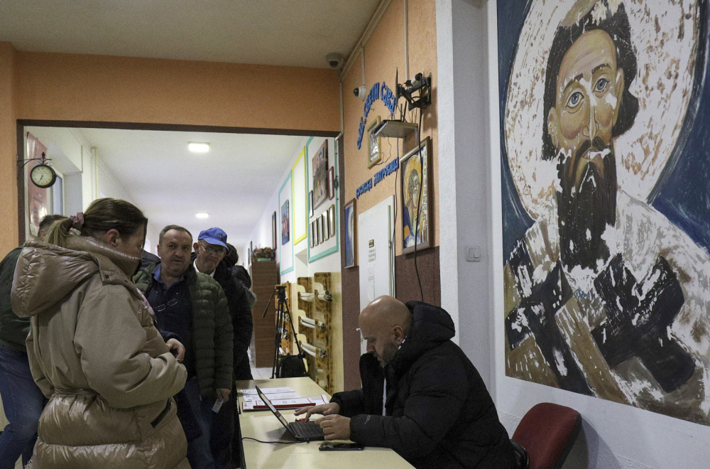 Election day in Kosovo: 8.53 percent of registered voters came out by 11 a.m.; Metropolitan Teodosije voted