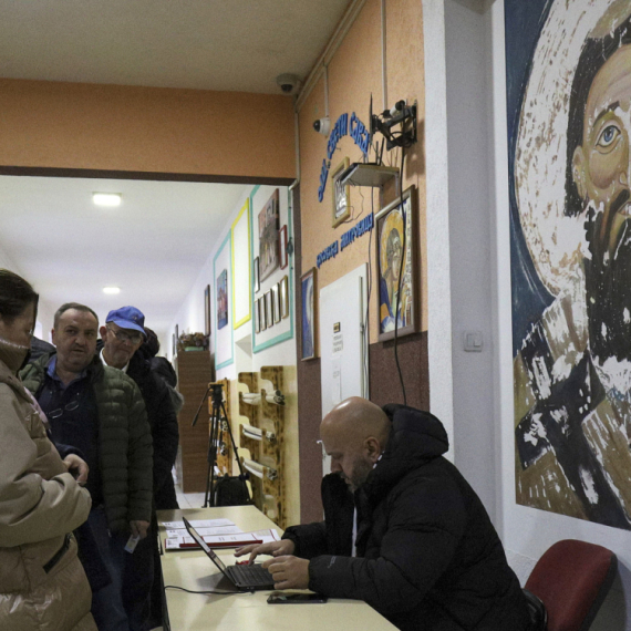 Election day in Kosovo: 8.53 percent of registered voters came out by 11 a.m.; Metropolitan Teodosije voted