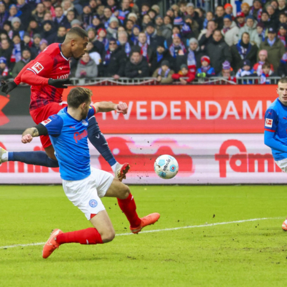 Derbi začelja Bundeslige okončan bez pobednika