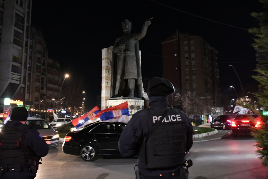 Počasna kolona automobila sa srpskim trobojkama; Pobeda svih Srba koji su istrpeli teror Kurtija FOTO/VIDEO