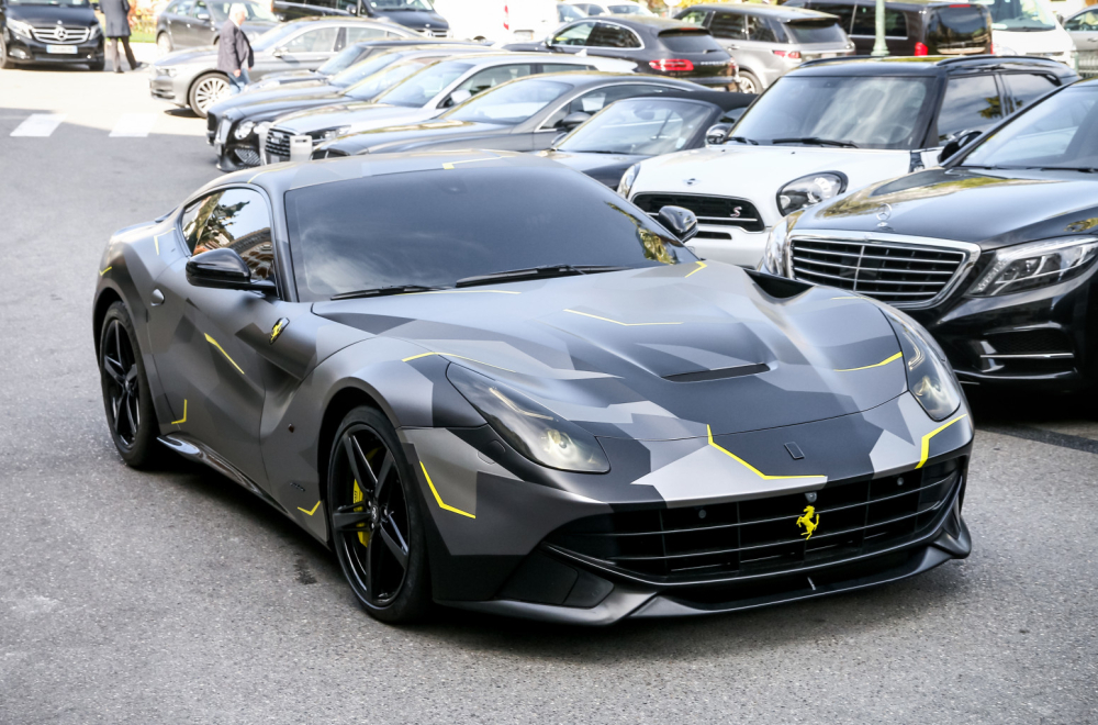 Ferrari diže cene nekih modela za 10% kako bi ublažio efekte američkih carina