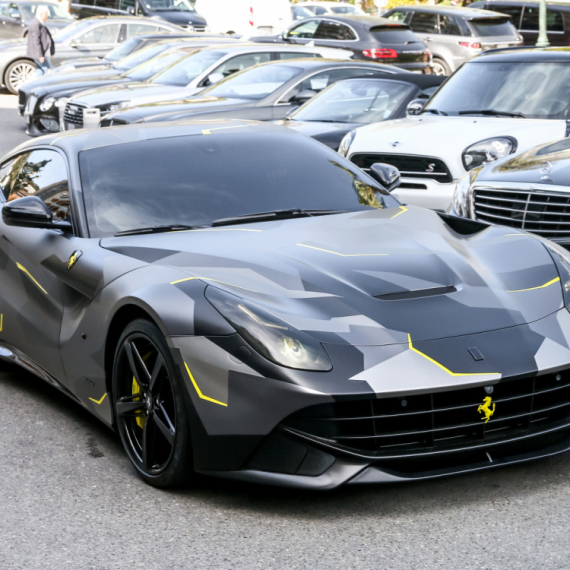 Ferrari diže cene nekih modela za 10% kako bi ublažio efekte američkih carina