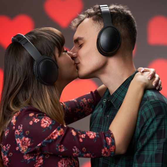 Spotifaj izabrao najpopularniju ljubavnu pesmu svih vremena VIDEO