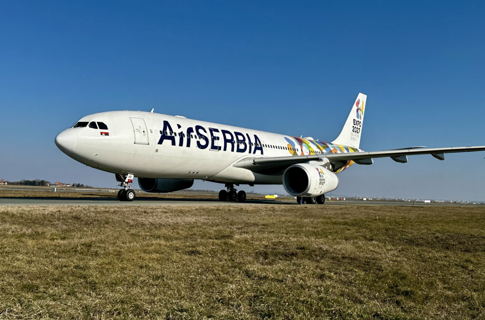Novi avion Er Srbije stigao u Beograd FOTO