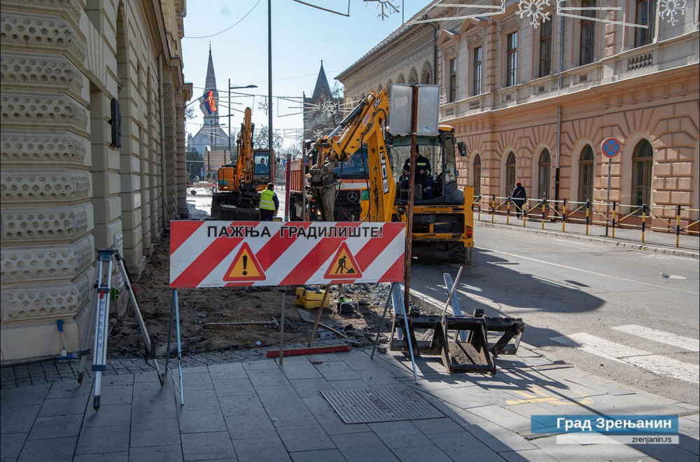 Zrenjanin se uveliko priprema: Počeli radovi na Trgu slobode FOTO