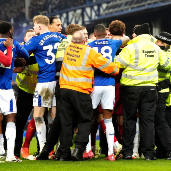 Everton i Liverpul se od "Gudisona" oprostili tučom VIDEO