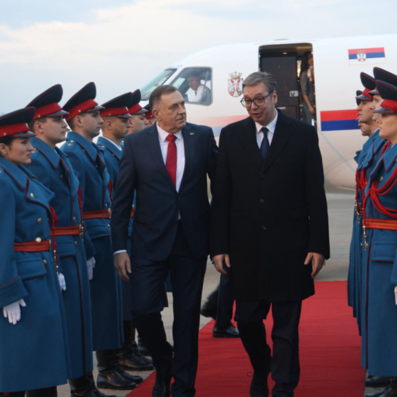 Vučić u Banjaluci na proslavi Dana državnosti, na aerodromu ga dočekao Dodik FOTO/VIDEO