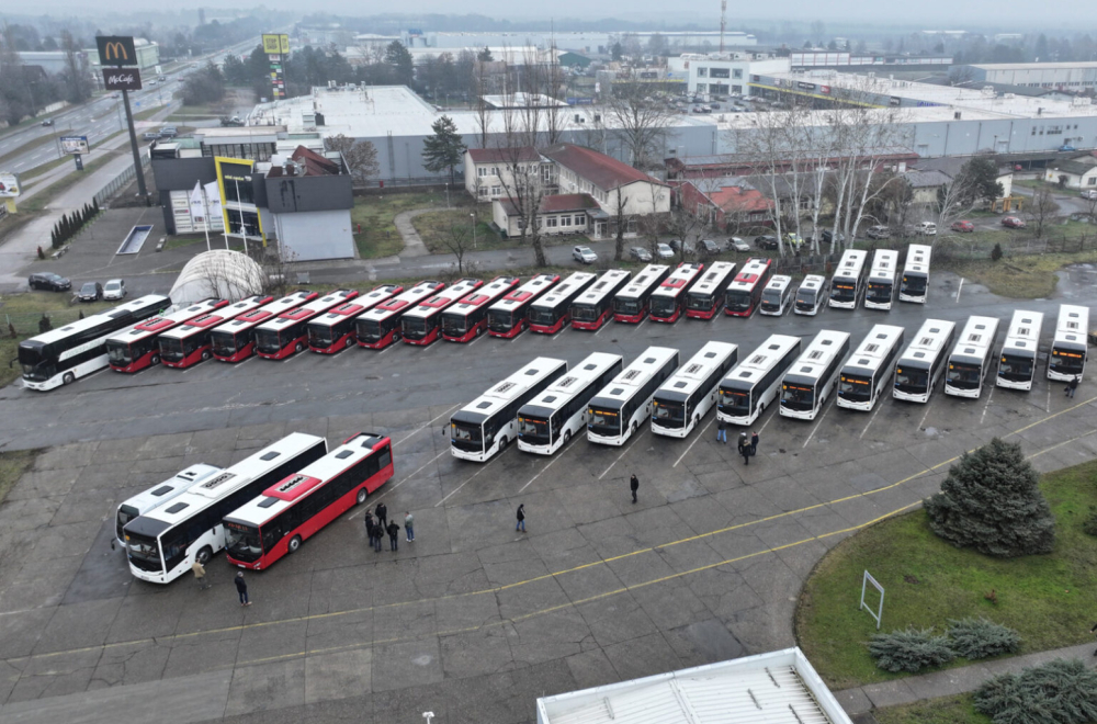 Potpisan ugovor o javno-privatnom partnerstvu vezan za prevoz putnika; Stigli novi autobusi FOTO