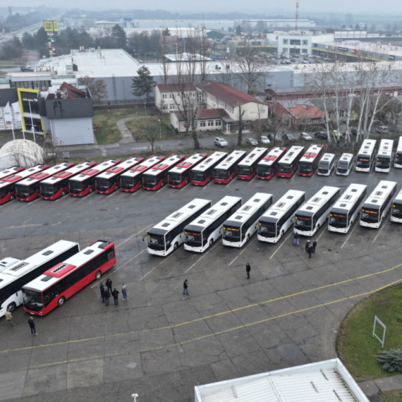 Potpisan ugovor o javno-privatnom partnerstvu vezan za prevoz putnika; Stigli novi autobusi FOTO
