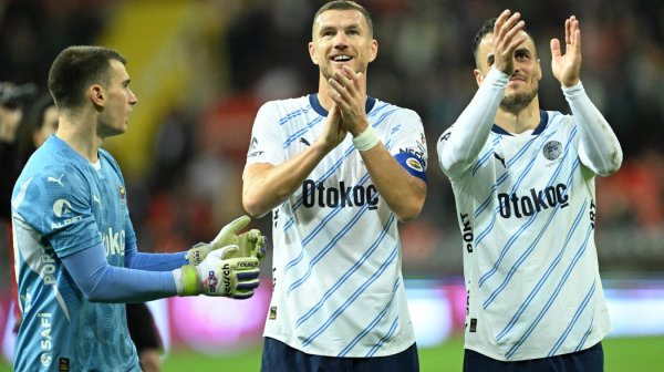 Filip Kostić slomio ruku Edinu Džeku? VIDEO