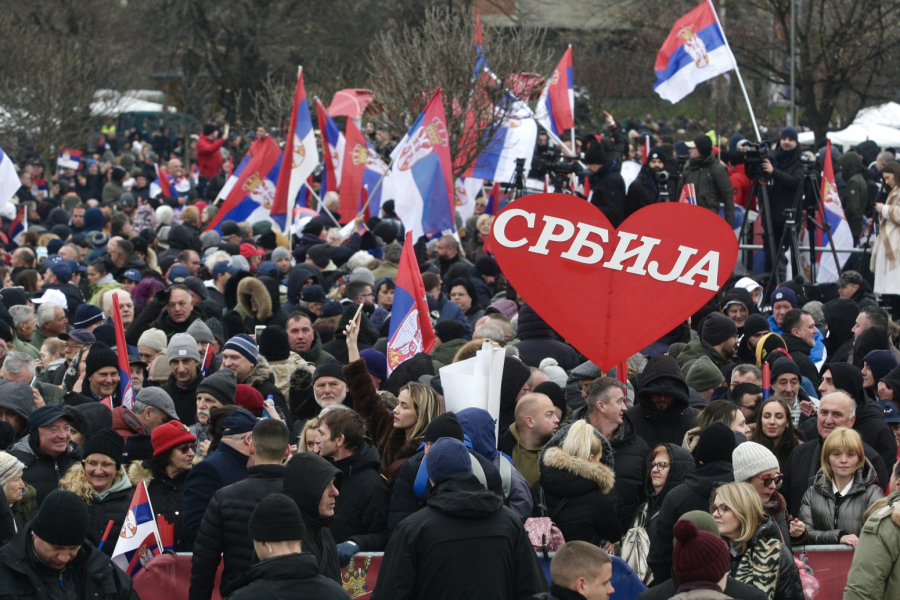 Spektakularna atmosfera u Sremskoj Mitrovici; Građani ujedinjeni, vijore se srpske trobojke FOTO