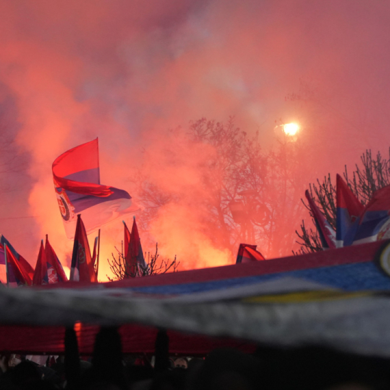Spektakularna atmosfera u Sremskoj Mitrovici; Građani ujedinjeni, vijore se srpske trobojke FOTO