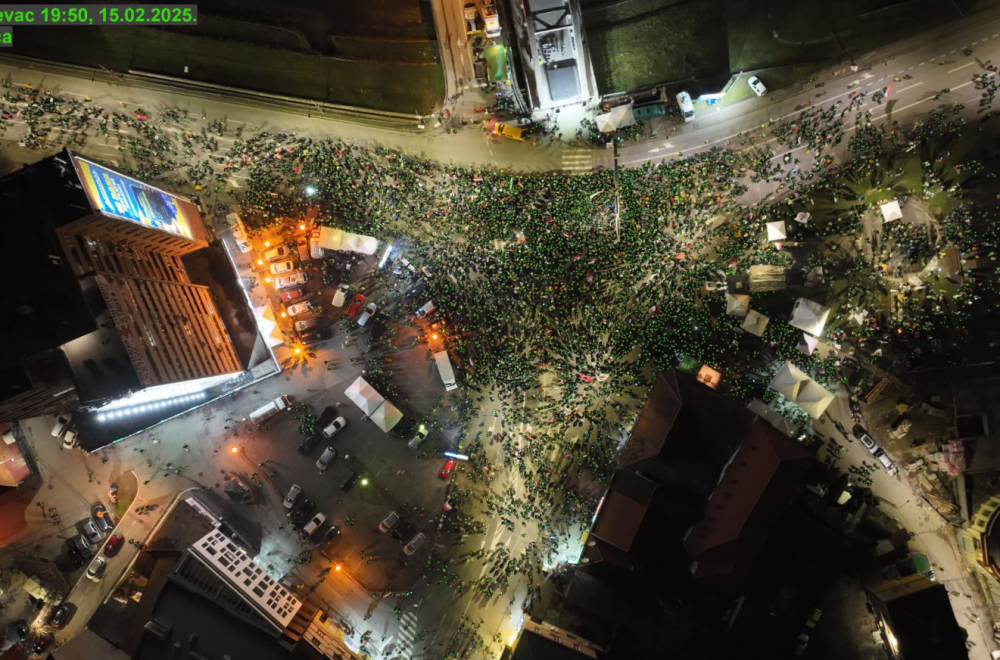 Mediji: Na protestu u Kragujevcu četiri puta manje ljudi nego na Slaviji; Evo kako je izgledao skup FOTO