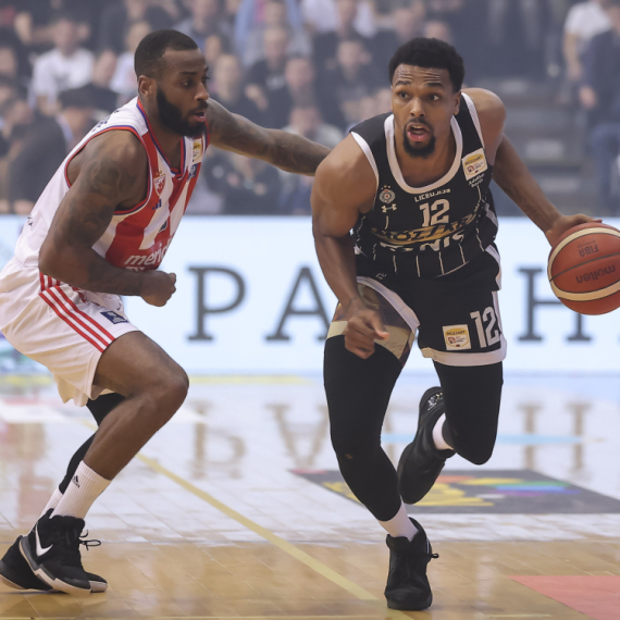 Sterling Braun i njegov košmar – izvođenje lopte iz auta VIDEO