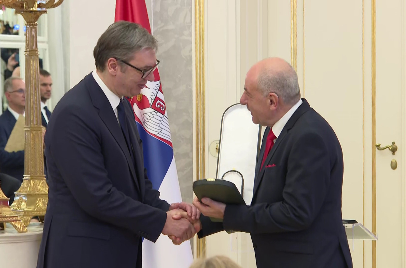 Vučiću uručen Veliki krst Ordena za zasluge: Prihvatam ovo kao veliku čast u svoje i ime građana Srbije FOTO