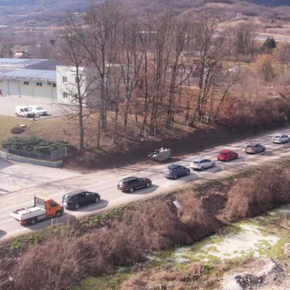 Totalni kolaps na Zlatiboru: Automobili stoje satima; Kilometarska kolona