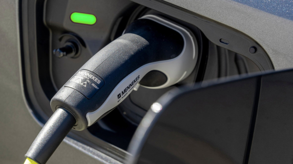 Kupila jeftino polovni električni automobil: Šokirala se kad je videla koliko dometa ima!