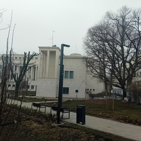 Uređuje se prostor na krovu garaže kod Banovine FOTO