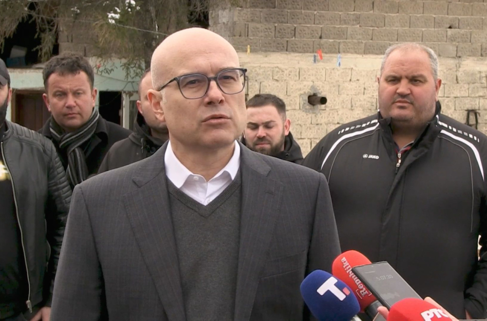 Priča koja je rasplakala Srbiju: Dečak Stefan živi u teškim uslovima; Posetio ga Vučević FOTO/VIDEO