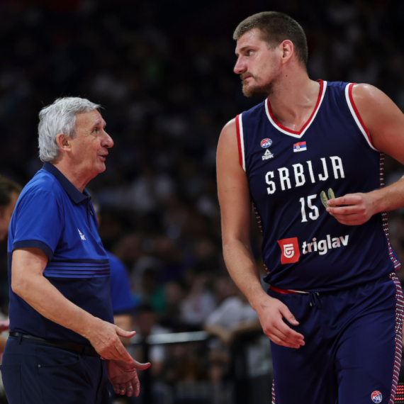 Neobjavljeni snimak sa OI – Pešić grmi, Jokić i ostali ćute: "Igrate k'o pi*ke!" VIDEO