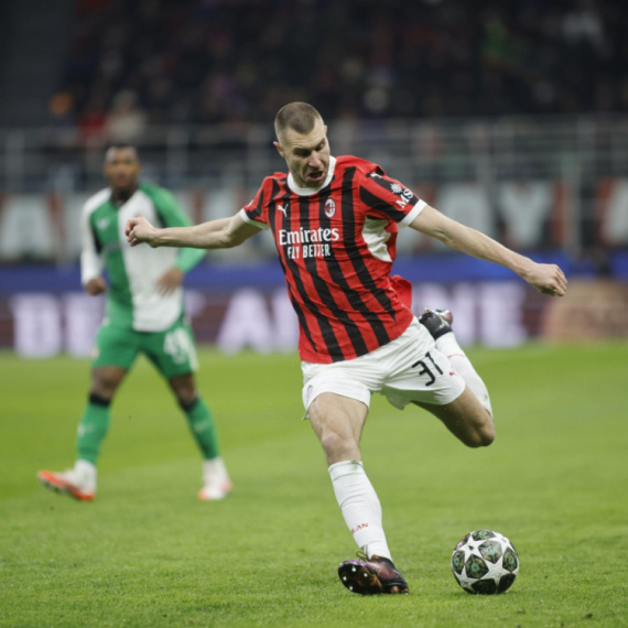 Milan izbačen iz Lige šampiona – glupost Pavlovićevog saigrača skupo koštala VIDEO