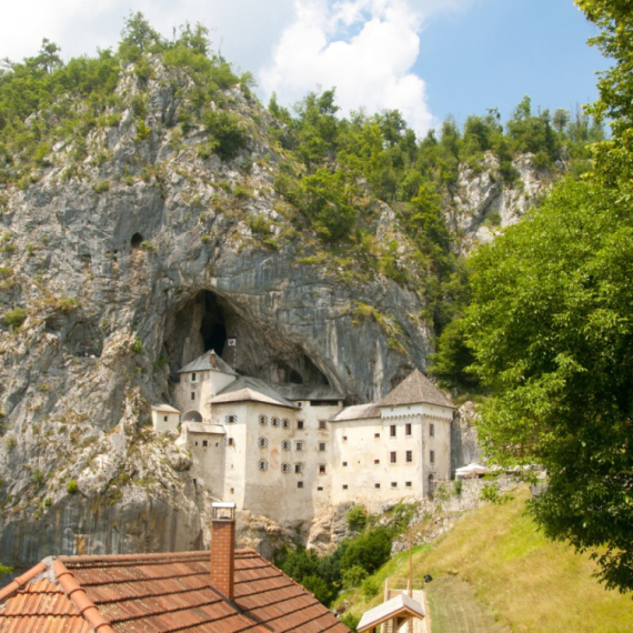 Najveći dvorac na svetu podignut u pećini FOTO