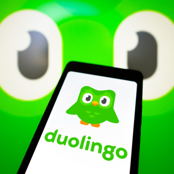 "Duolingo sova je poginula, udario ju je Tesla Cybertruck" VIDEO