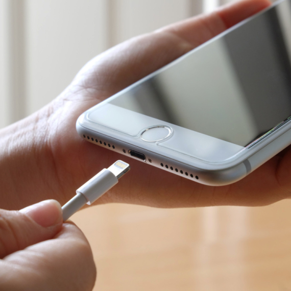 Kraj jedne ere za Apple: Nema više iPhone-a s ovim priključkom