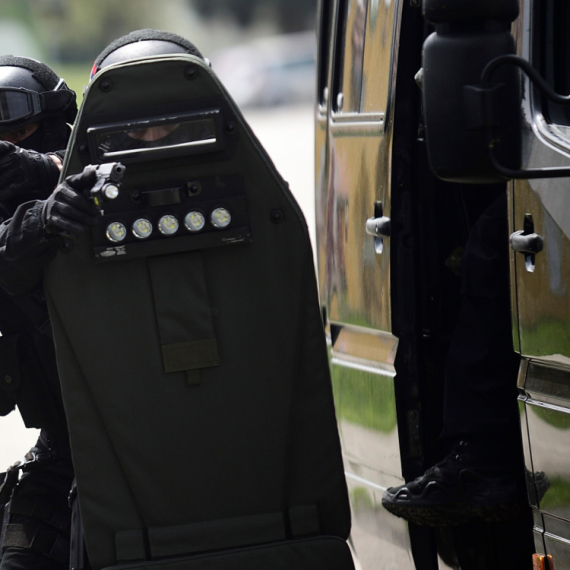 General panic in the neighborhood; Schools under attack - an email threatening a bloody massacre received