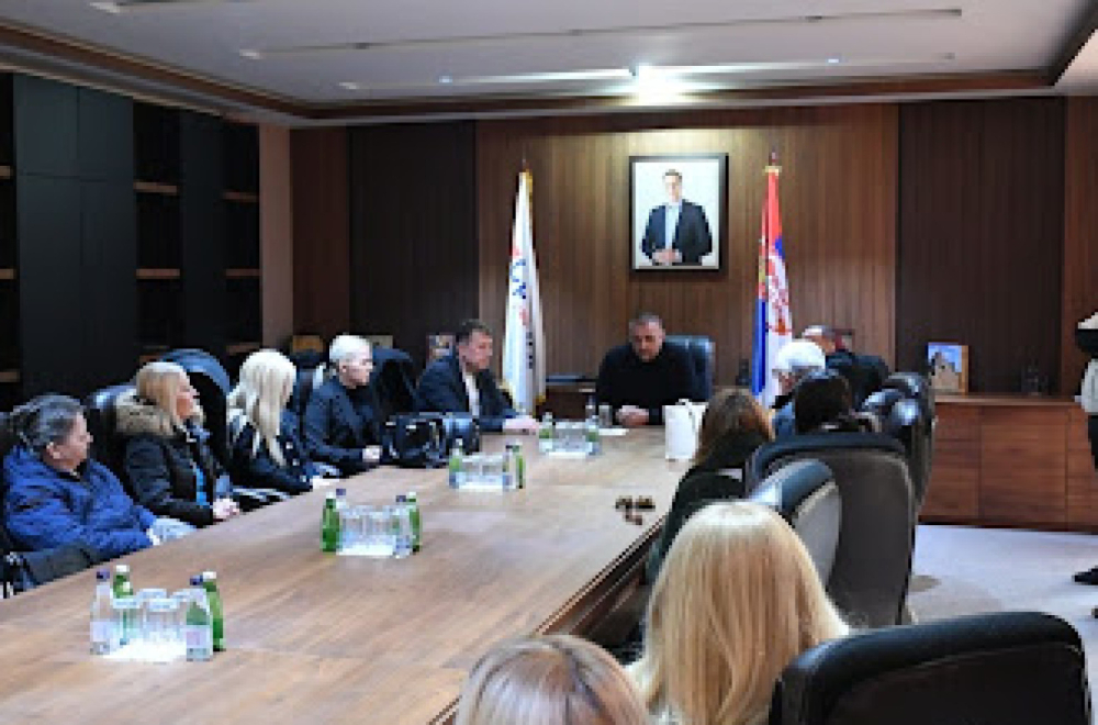 Predstavnici Srpske liste sa zaposlenima u centrima za socijalni rad: Niko neće ostati bez primanja FOTO