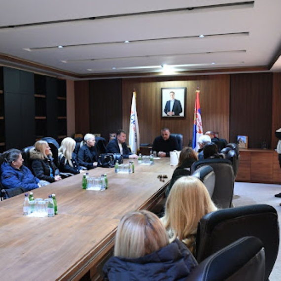 Predstavnici Srpske liste sa zaposlenima u centrima za socijalni rad: Niko neće ostati bez primanja FOTO